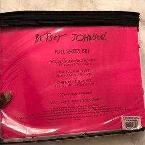 Betsey Johnson Bedding - Betsey Johnson Love Lips Full Size Sheets Betsey Johnson Bedding - Betsey Johnson Love Lips Full Size Sheets